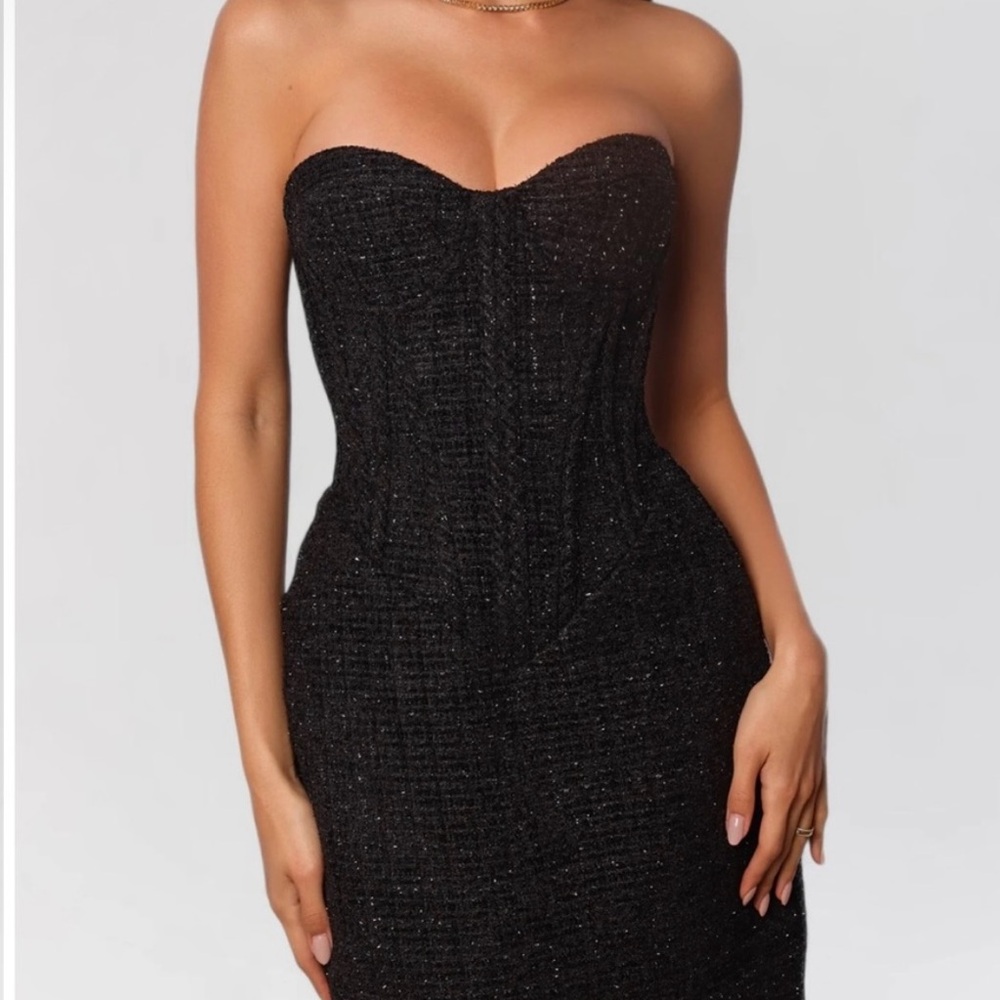 Elegant Black Strapless Dress